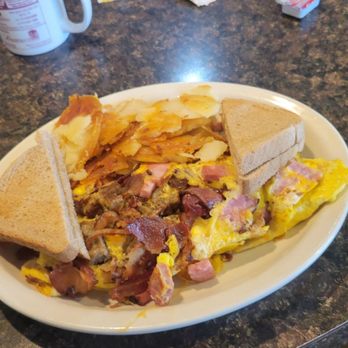 Esther's Restaurant - Meat Lovers Omelette - American Near Me - Fredericksburg, Pennsylvania