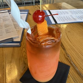 Oxbow Bar & Grill - Pilot in the Tropics drink - Bars Near Me - Fort Myers, Florida