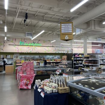 Mitsuwa Marketplace - Main shopping floor - International Grocery Near Me - Northridge, California
