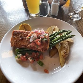 The Lodge at Bryce Canyon Dining Room - HONEY GLAZED SALMON - American Near Me - Bryce, Utah The Lodge at Bryce Canyon Dining Room - HONEY GLAZED SALMON - American Near Me - Bryce, Utah