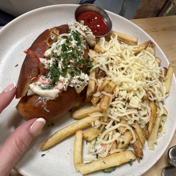 Terrain Cafe - Lobster roll with Parmesan fries - New American Near Me - Westport, Connecticut