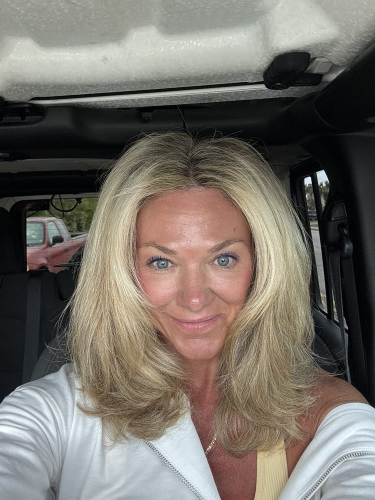 Lindsay Tackett Hair Logo