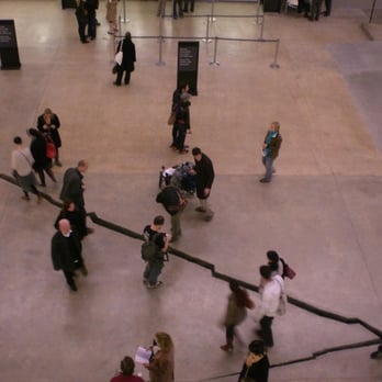 Tate Modern - Doris Salcedo's Shibboleth - Art Museums Near Me - London, XGL