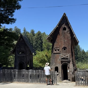Shrine Drive Thru Tree - Landmarks & Historical Buildings Near Me - Meyers Flat, California