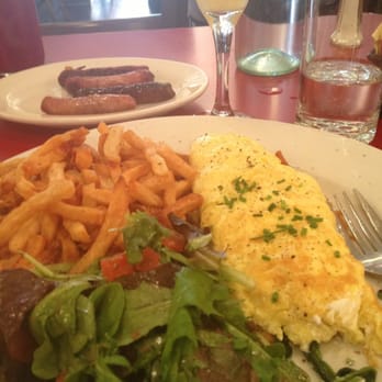 CAFÉ LULUc - Spinach omelet with goat cheese - French Near Me - Brooklyn, New York