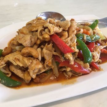 Elephant Thai Kitchen - Cashew nut chicken - Thai Near Me - Long Beach, California