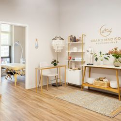 Grand Madison Acupuncture - Office