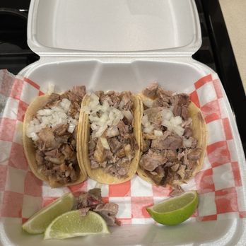 El Paisano - Fried pork, but they didn't seem fried. - Food Trucks Near Me - Lancaster, Pennsylvania