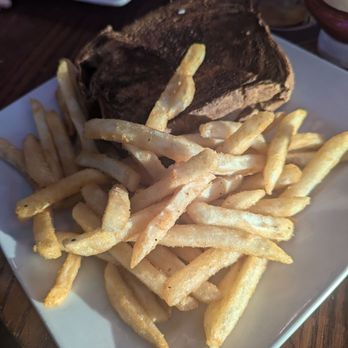 Tanner's Bar & Grill- Shawnee - Sports Bars Near Me - Shawnee, Kansas