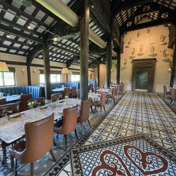 Tillie's - Inside the restaurant - New American Near Me - Dripping Springs, Texas
