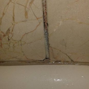 Humphreys Half Moon Inn - someone needs to do some deep cleaning here.... - San Diego, CA