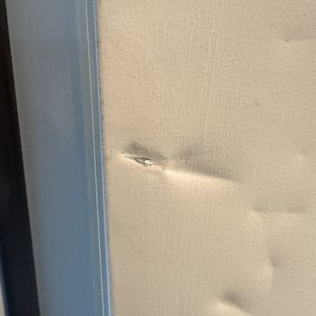 4 Hands And A Truck - Damage to door - Movers Near Me