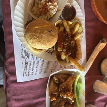 Drover's Inn - Pulled pork and wings - American Near Me - Wellsburg, West Virginia Drover's Inn - Pulled pork and wings - American Near Me - Wellsburg, West Virginia