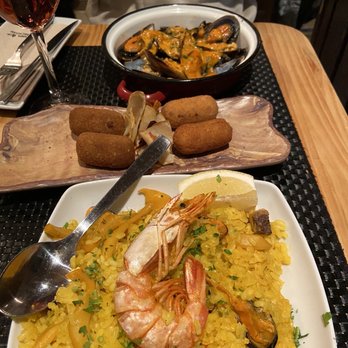 El Sur - Paella, Cheese and mushroom nuggets, Oysters in Marinera sauce - Tapas Bars Near Me - Madrid, M El Sur - Paella, Cheese and mushroom nuggets, Oysters in Marinera sauce - Tapas Bars Near Me - Madrid, M