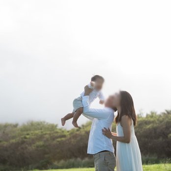 Essence Photo Hawaii - Johnny took our family photos 2 years after our wedding, with a plus one ♥ - Session Photography Near Me Essence Photo Hawaii - Johnny took our family photos 2 years after our wedding, with a plus one ♥ - Session Photography Near Me