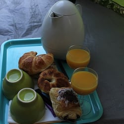 Au Bord de Bruche - Plateau petit dej (soit vous aller le chercher, soit on vous l'apporte), au top!  Viennoiseries, jus d'orange, boisson chaude!
