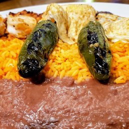 Mar y Tierra- grilled flank steak, chicken, and shrimp, 2 eggs, jalapenos, rice and beans. ¡Excelente!