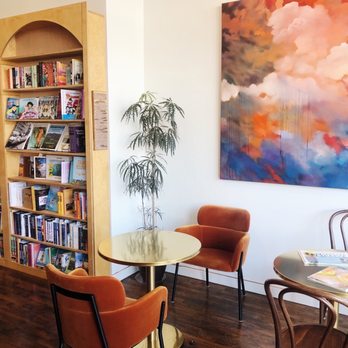 Timbre Books - Sitting area - Bookstores Near Me - Ventura, California