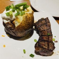 Sizzler - Tri-Tip Sirloin (6 oz) w/ loaded potato