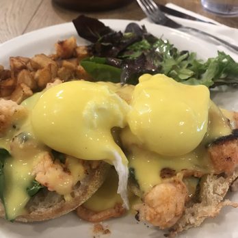 Aloha Kitchen - Lobster Benedict - Breakfast & Brunch Near Me - Honolulu, Hawaii