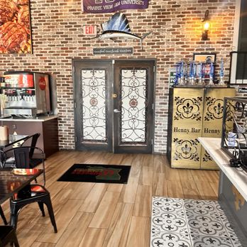 LA Burgers & Daiquiris - Inside - Cajun/Creole Near Me - Houston, Texas LA Burgers & Daiquiris - Inside - Cajun/Creole Near Me - Houston, Texas