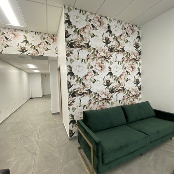 Rafael's wallcovering - Custom floral wallpaper - Wallpapering Near Me