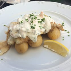 Hamnkrogen - Färsk rödspätta med skagenröra och färskpotatis.