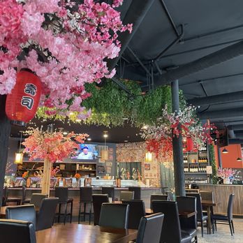 Oishi Sushi & Ramen - Sushi Bars Near Me - Indianapolis, Indiana