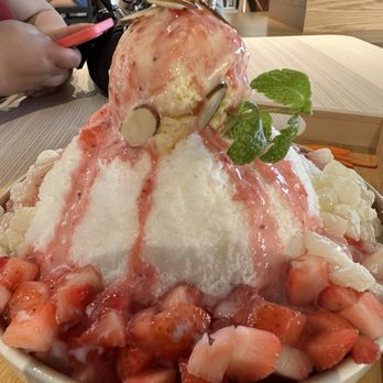 Peak Cafe - Strawberry bingsoo - Cafes Near Me - Northridge, California Peak Cafe - Strawberry bingsoo - Cafes Near Me - Northridge, California
