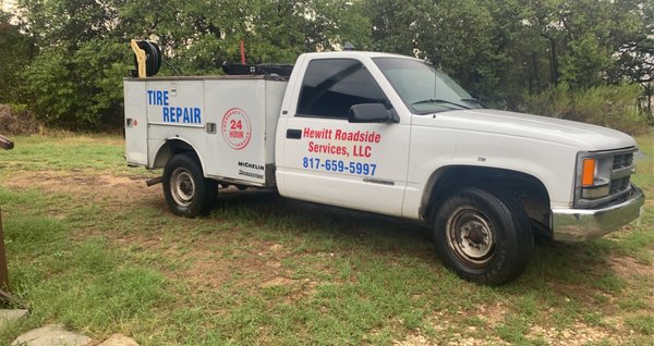 Roadside Assistance - Are you along the side of the road with a flat tire? Or do you need a jump start due to a dead battery?
Call us at 1.817.659.5997
Hewwitt Roadside Service offers full-service roadside assistance to travelers needing various roadside services.
Our goal is to provide our customers with quality services when they need them most. No one likes being stranded on the road. Contact our crew for our emergency roadside assistance
Services: Flat Tire Removal and Spare Replacement, Jump Start, Commercial Truck Services Roadside Assistance - Are you along the side of the road with a flat tire? Or do you need a jump start due to a dead battery?
Call us at 1.817.659.5997
Hewwitt Roadside Service offers full-service roadside assistance to travelers needing various roadside services.
Our goal is to provide our customers with quality services when they need them most. No one likes being stranded on the road. Contact our crew for our emergency roadside assistance
Services: Flat Tire Removal and Spare Replacement, Jump Start, Commercial Truck Services