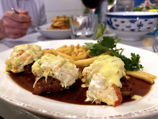 The Syren Oyster & Cocktail Bar by null