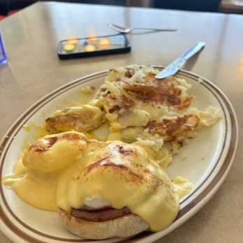 Mac's Restaurant - Eggs benedict - Diners Near Me - Park Ridge, Illinois