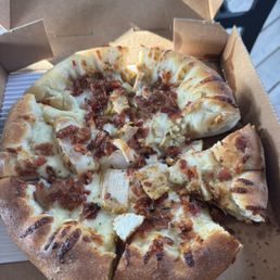 Chicken bacon ranch pizza