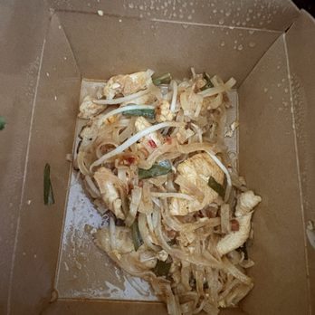 Yu De Thai Restaurant - Pad Thai with chicken - Thai Near Me - Sparks, Nevada Yu De Thai Restaurant - Pad Thai with chicken - Thai Near Me - Sparks, Nevada