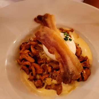 Au Pied de Cochon - Soft boiled egg, girolle mushrooms, crispy pork belly (€12.50) - Seafood Near Me - Paris, 75 Au Pied de Cochon - Soft boiled egg, girolle mushrooms, crispy pork belly (€12.50) - Seafood Near Me - Paris, 75