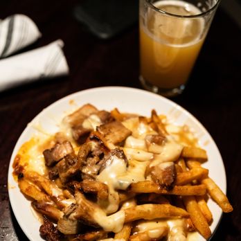 Sweetwaters - The pulled pork nachos are as good as ever - American Near Me - Burlington, Vermont Sweetwaters - The pulled pork nachos are as good as ever - American Near Me - Burlington, Vermont