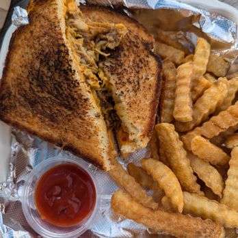 Hog Heaven - Mango habanero pulled pork grilled cheese with fries - Barbeque Near Me - Union beach, New Jersey Hog Heaven - Mango habanero pulled pork grilled cheese with fries - Barbeque Near Me - Union beach, New Jersey