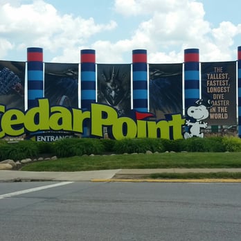 Cedar Point - Snoopy is happy. And you will be too upon seeing this entry sign for Cedar Point, the world's greatest amusement park! :D [my #600th photo] - Amusement Parks Near Me - Sandusky, Ohio