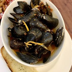 Main Street Restaurant & Bakery - Mussels appetizer
