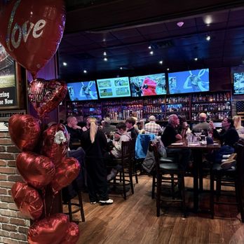 Biggie's - The bar area - Seafood Near Me - Carlstadt, New Jersey