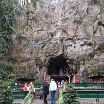 The Grotto - Life-sized Nativity scene at the Grotto in December - Botanical Gardens Near Me - Portland, Oregon The Grotto - Life-sized Nativity scene at the Grotto in December - Botanical Gardens Near Me - Portland, Oregon