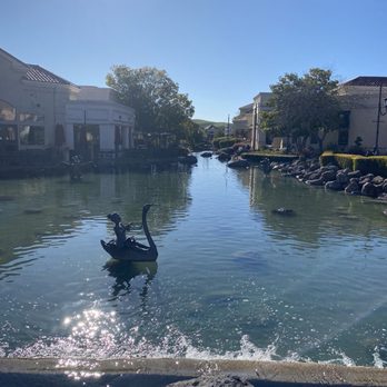 Blackhawk Plaza - Shopping Centers Near Me - Danville, California