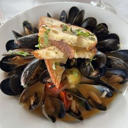 Pier 29 Waterfront Restaurant - Mussels in white wine sauce. Extremely tasty but very small mussels!