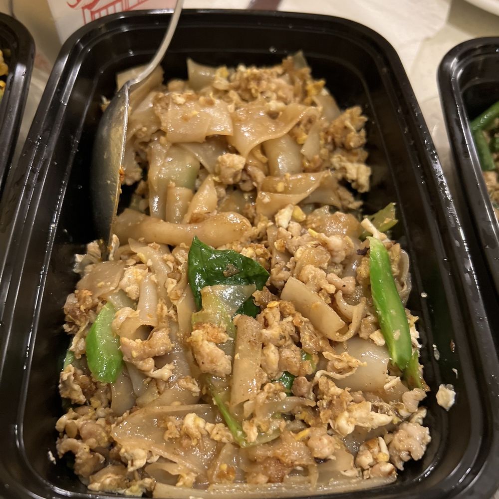 Ayara Thai - Pad See Ew ...  good - Thai Near Me - Los Angeles, California