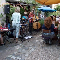 Cafe Piano - Biergartenidyll, live, akustisch, draußen...