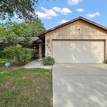 Jim Donovan - Re/Max Premier Realty - $305,000
501 Cherry Tree Street, Eustis Florida.
NEW ROOF!! - Real Estate Agents Near Me - Mount Dora, Florida Jim Donovan - Re/Max Premier Realty - $305,000
501 Cherry Tree Street, Eustis Florida.
NEW ROOF!! - Real Estate Agents Near Me - Mount Dora, Florida