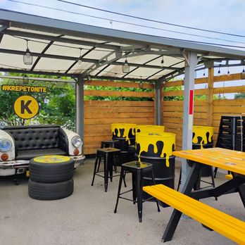 Krêpetonite - Seating - Food Trucks Near Me - Ottawa, Ontario