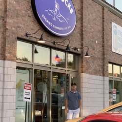 Nine Locks Brewing - Tasting room
