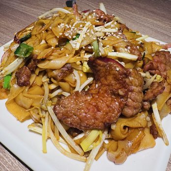 Mom Kitchen - Beef stir fry noodle - Chinese Near Me - San Diego, California