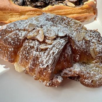 ID-Eclair - Almond croissant - Bakeries Near Me - Pasadena, California